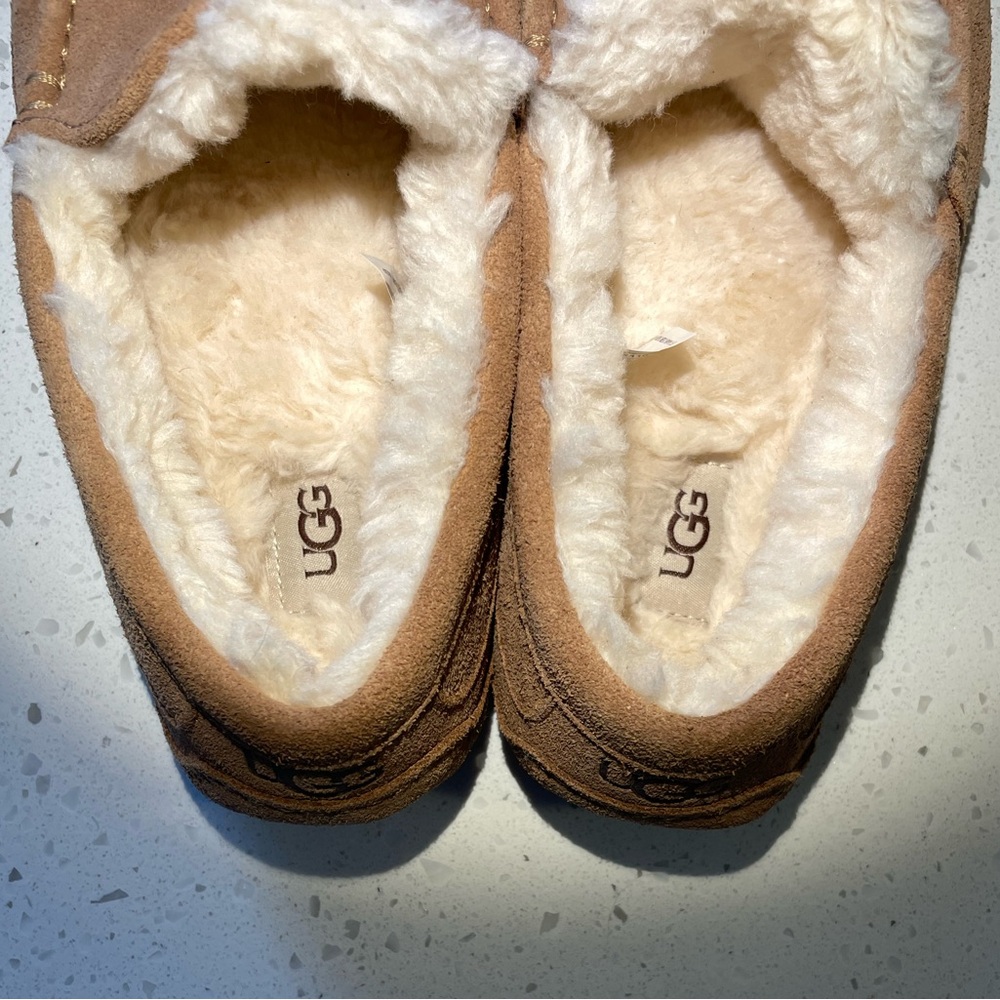UGG Men’s Ascot Sheepskin Slippers, Rubber sole, Sz 10 NWOB